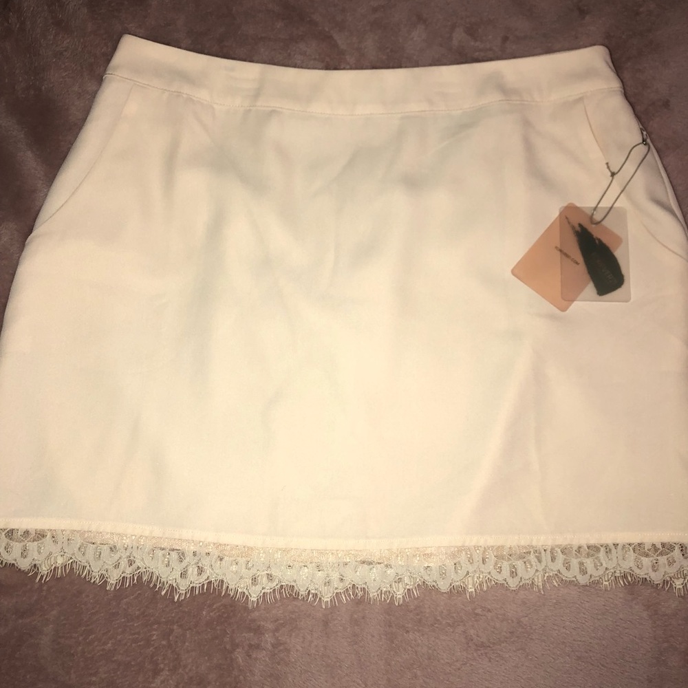 Forever 21 Cream Lace Skirt🌻